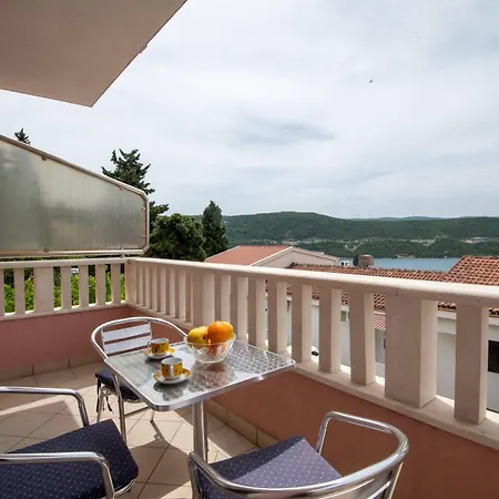 Nikola * Neum
